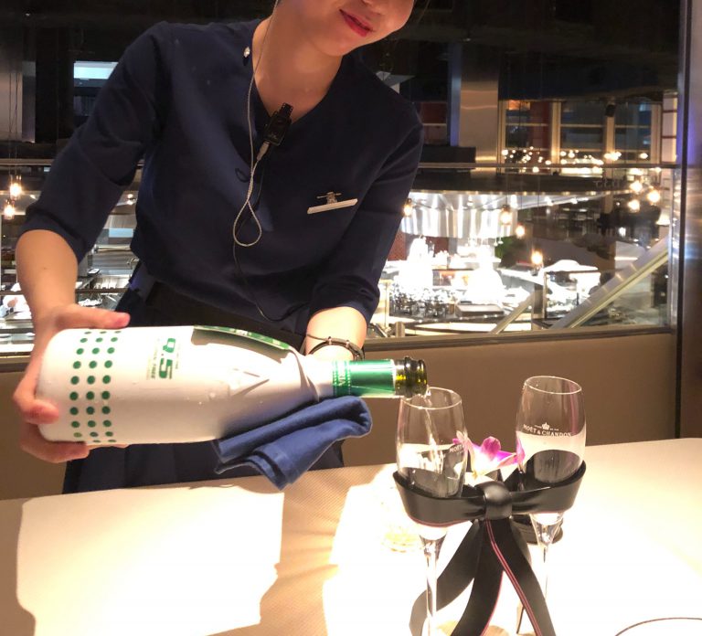ホールチーフ